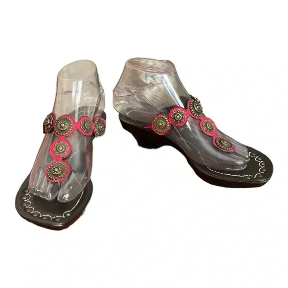 DONALD J PLINER Red Leather & Metal Medallions Slide Sandal w/ Kitten Heel 6M - Picture 1 of 12